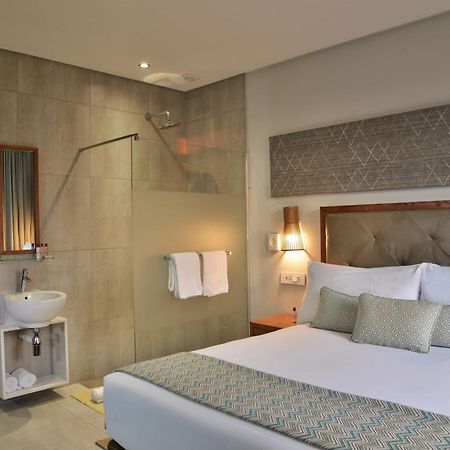 Cresta Maun Hotel Exterior photo