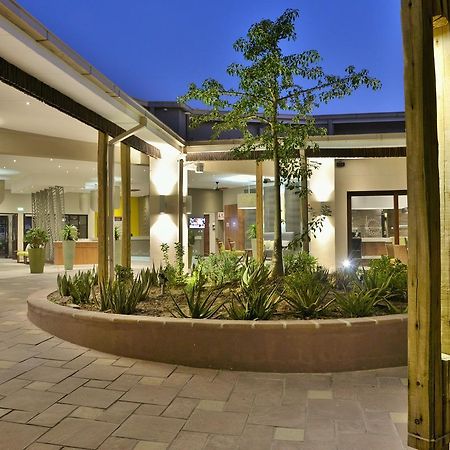 Cresta Maun Hotel Exterior photo