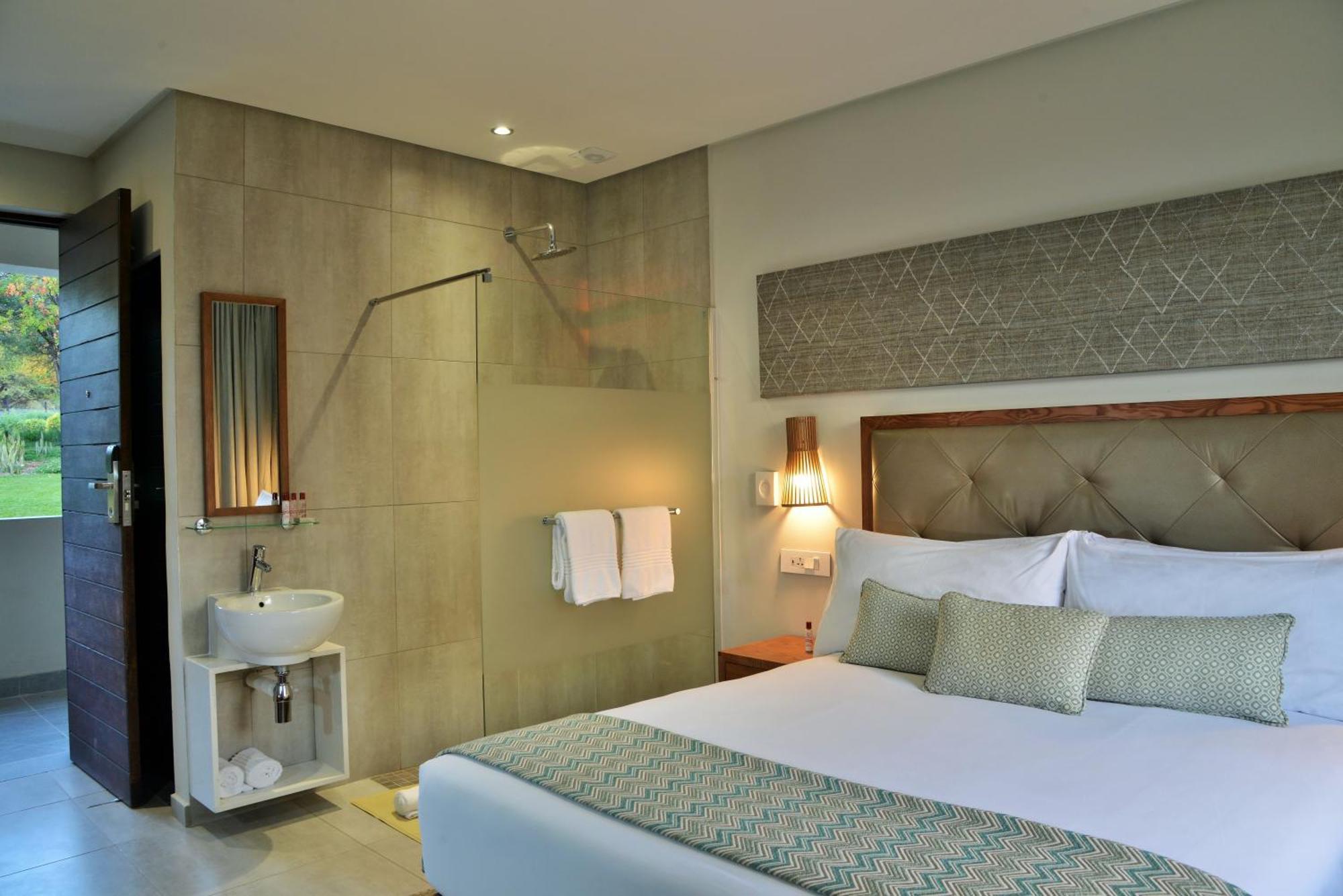 Cresta Maun Hotel Exterior photo