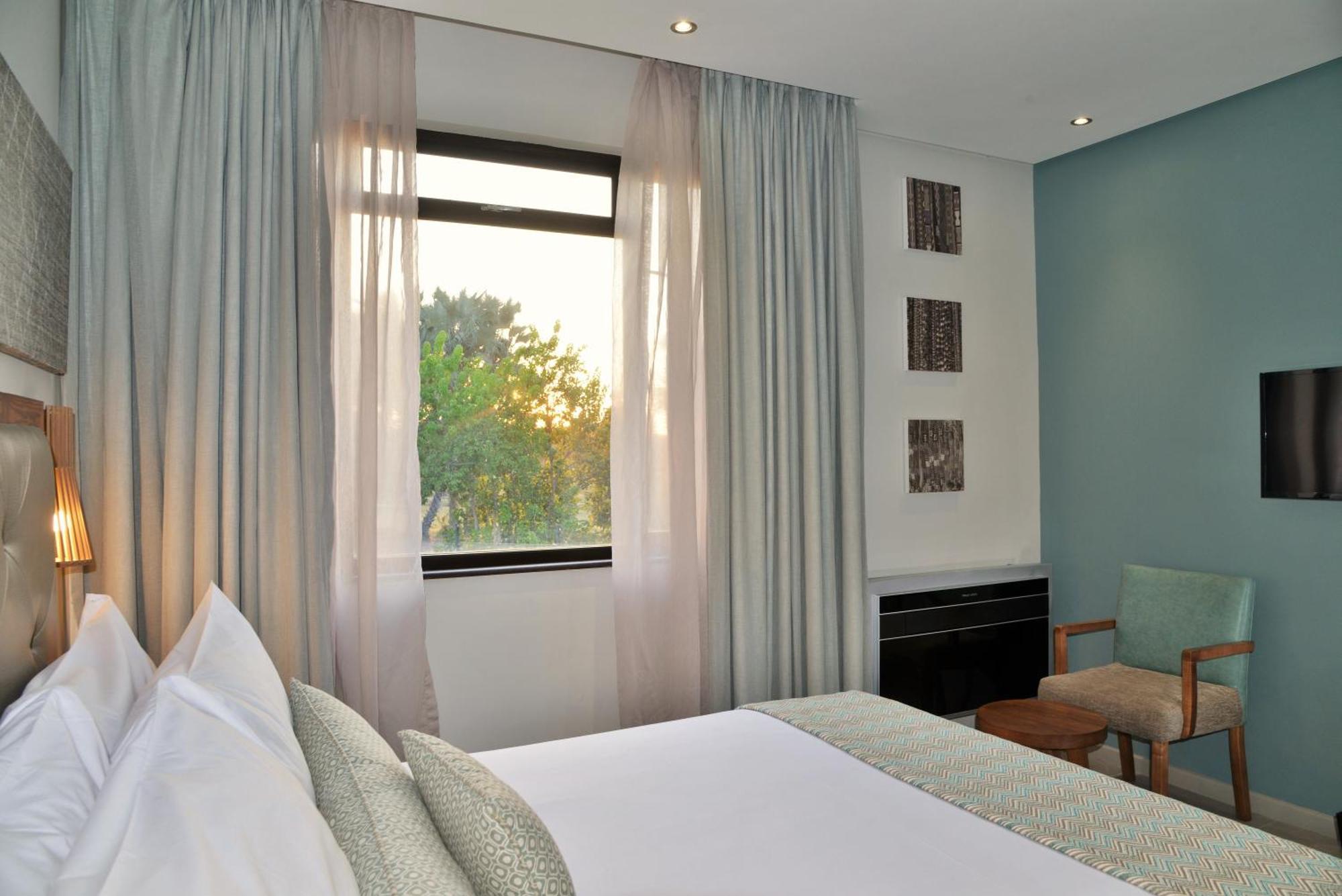 Cresta Maun Hotel Exterior photo