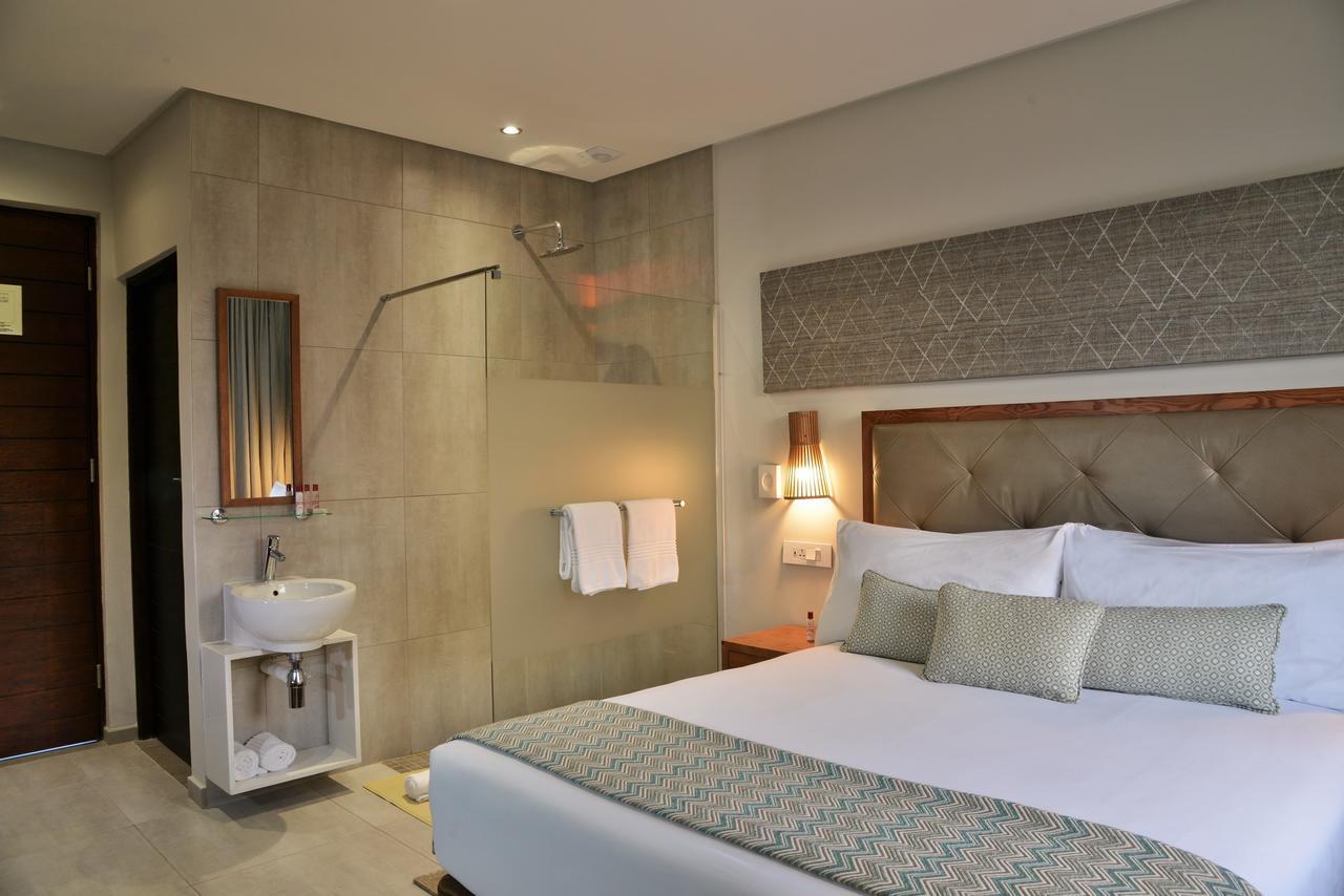 Cresta Maun Hotel Exterior photo