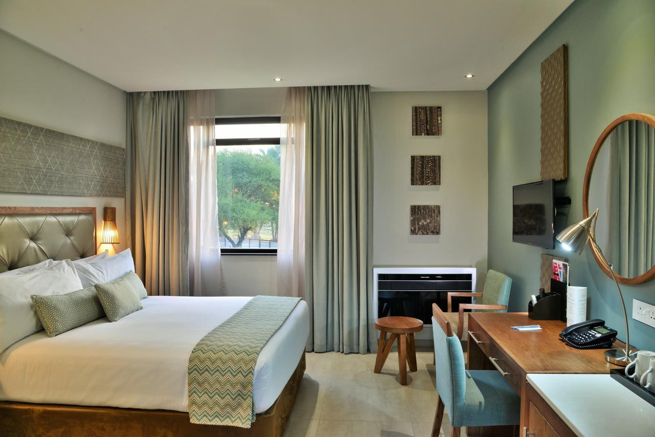 Cresta Maun Hotel Exterior photo