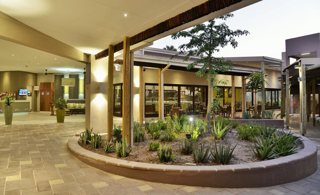 Cresta Maun Hotel Exterior photo