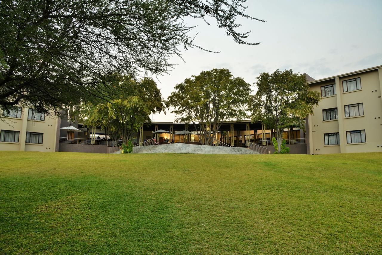 Cresta Maun Hotel Exterior photo