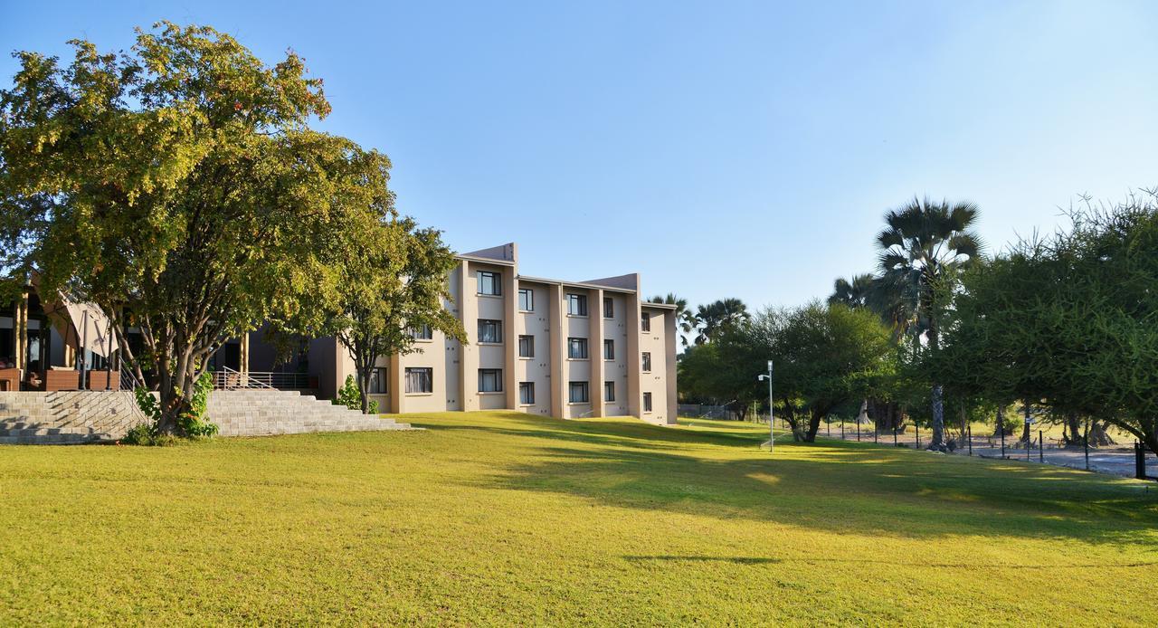 Cresta Maun Hotel Exterior photo