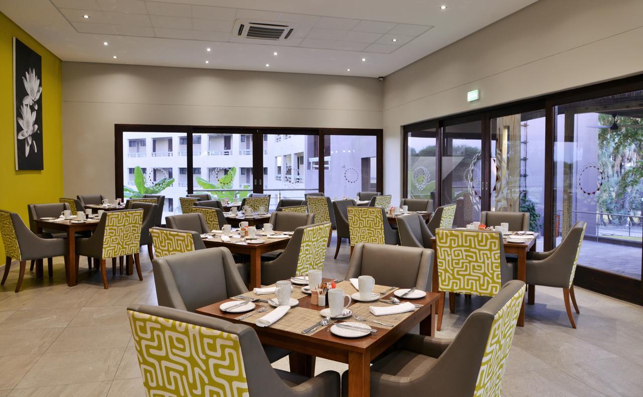 Cresta Maun Hotel Exterior photo