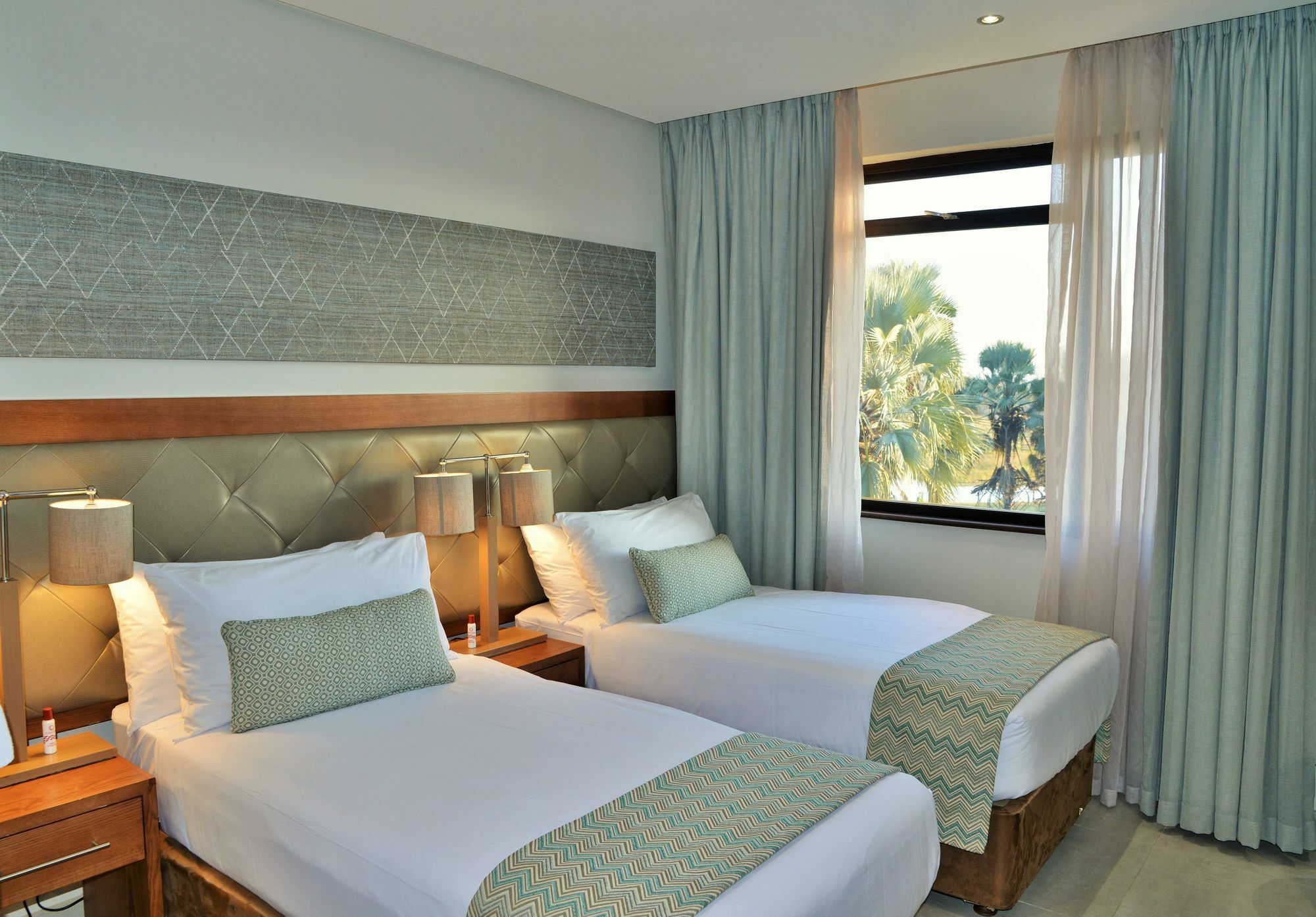 Cresta Maun Hotel Exterior photo