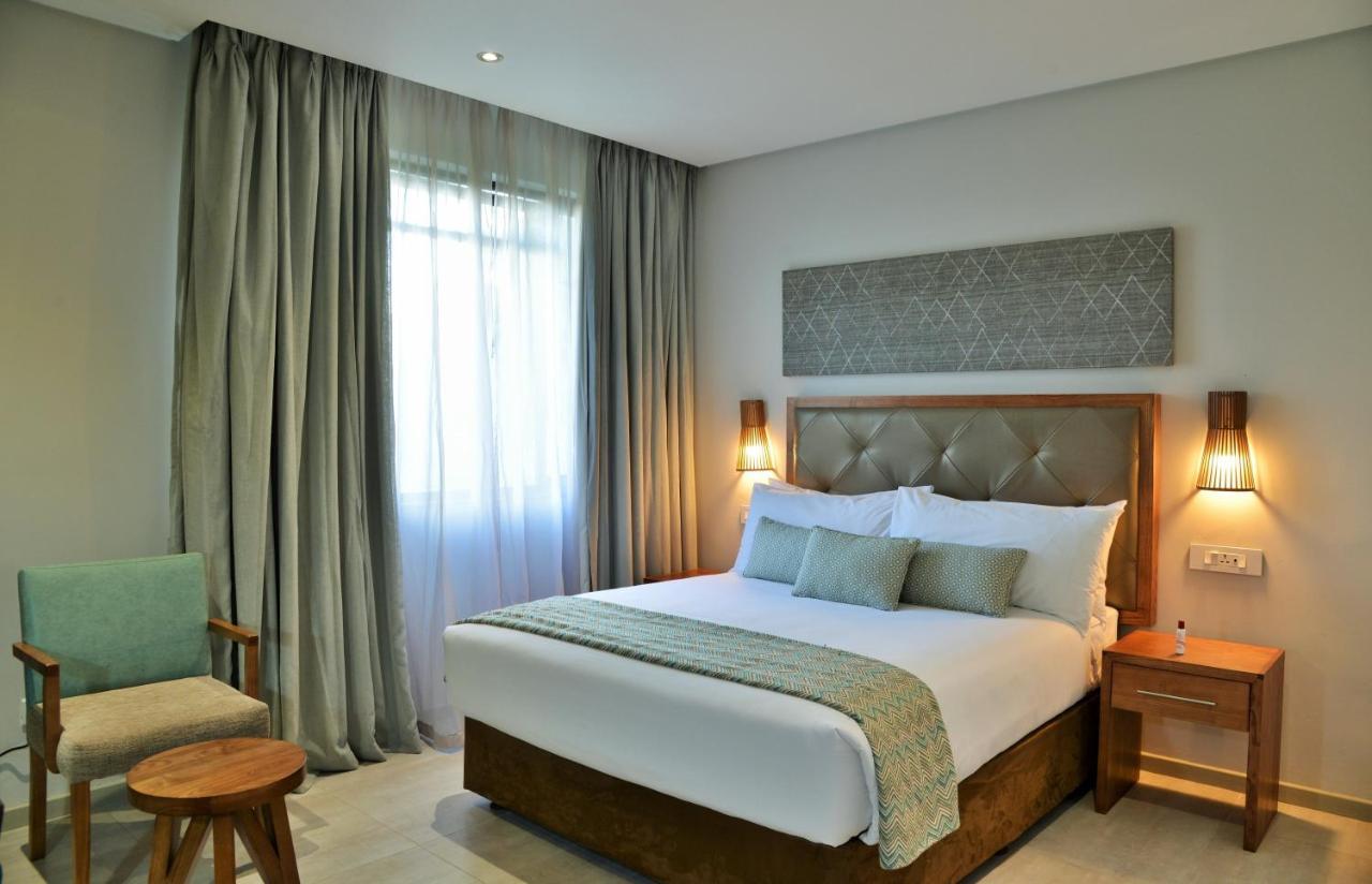 Cresta Maun Hotel Exterior photo
